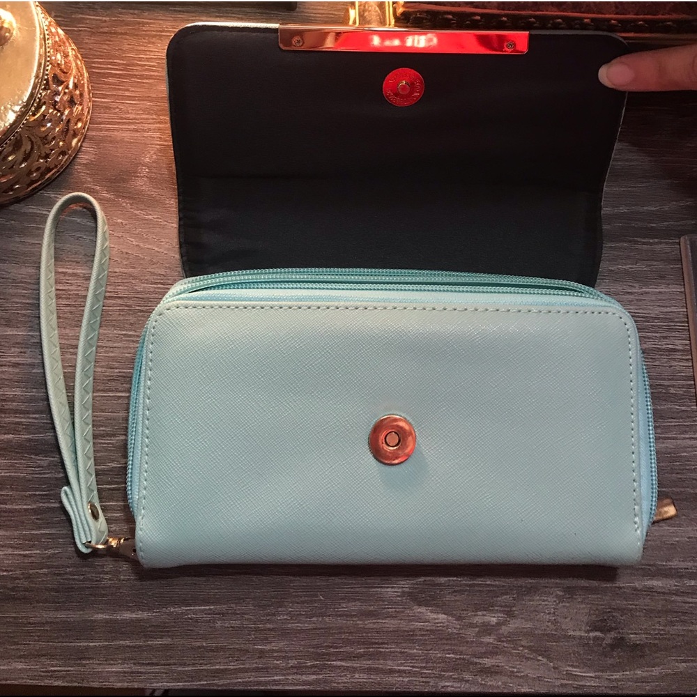 Turquoise Wristlet - Picture 3 of 6